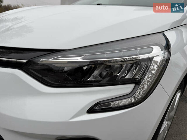 Белый Рено Клио, объемом двигателя 1.6 л и пробегом 167 тыс. км за 15399 $, фото 37 на Automoto.ua