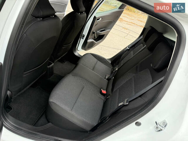 Белый Рено Клио, объемом двигателя 1.6 л и пробегом 167 тыс. км за 15399 $, фото 57 на Automoto.ua