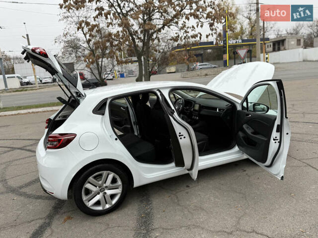 Белый Рено Клио, объемом двигателя 1.6 л и пробегом 167 тыс. км за 15399 $, фото 81 на Automoto.ua