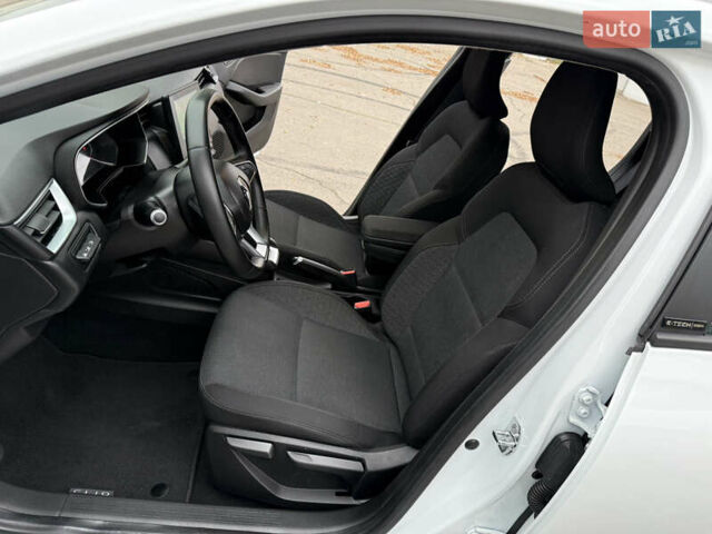 Белый Рено Клио, объемом двигателя 1.6 л и пробегом 167 тыс. км за 15399 $, фото 50 на Automoto.ua