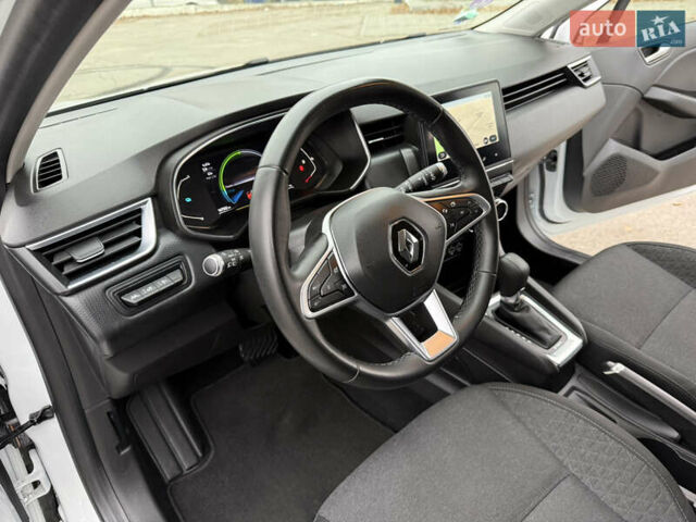 Белый Рено Клио, объемом двигателя 1.6 л и пробегом 167 тыс. км за 15399 $, фото 4 на Automoto.ua