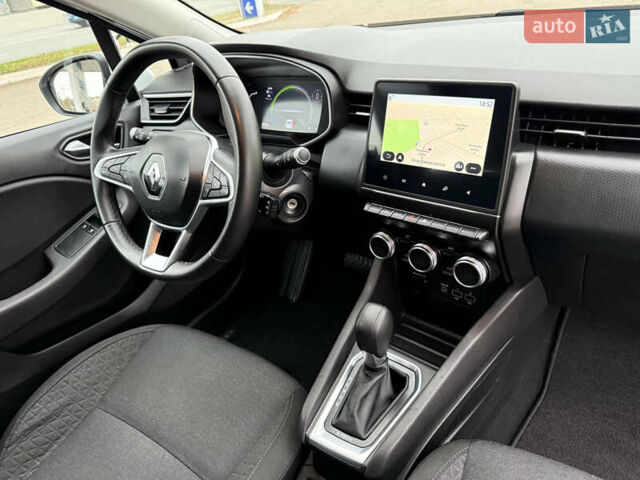 Белый Рено Клио, объемом двигателя 1.6 л и пробегом 167 тыс. км за 15399 $, фото 3 на Automoto.ua