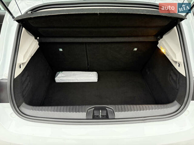 Белый Рено Клио, объемом двигателя 1.6 л и пробегом 167 тыс. км за 15399 $, фото 71 на Automoto.ua