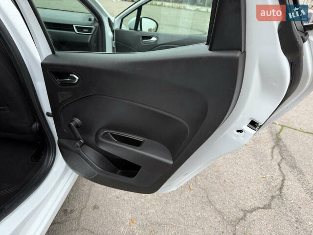 Белый Рено Клио, объемом двигателя 1.6 л и пробегом 167 тыс. км за 15399 $, фото 42 на Automoto.ua