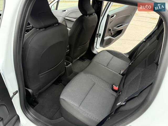 Белый Рено Клио, объемом двигателя 1.6 л и пробегом 167 тыс. км за 15399 $, фото 6 на Automoto.ua