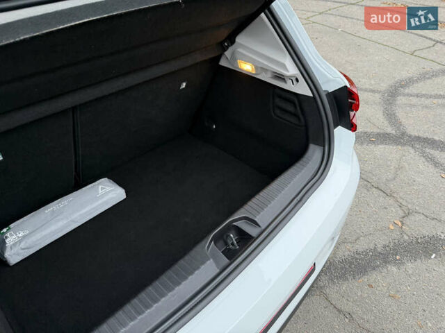 Белый Рено Клио, объемом двигателя 1.6 л и пробегом 167 тыс. км за 15399 $, фото 68 на Automoto.ua