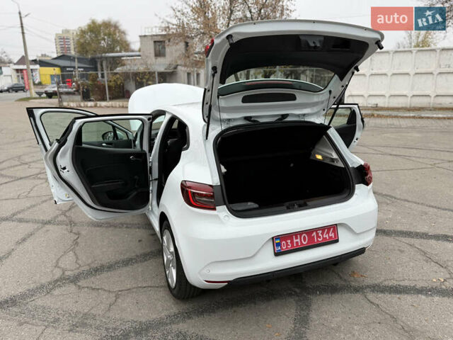 Белый Рено Клио, объемом двигателя 1.6 л и пробегом 167 тыс. км за 15399 $, фото 85 на Automoto.ua