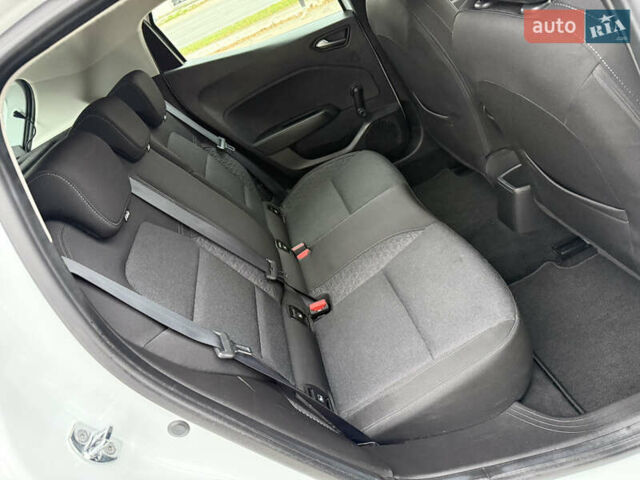 Белый Рено Клио, объемом двигателя 1.6 л и пробегом 167 тыс. км за 15399 $, фото 5 на Automoto.ua