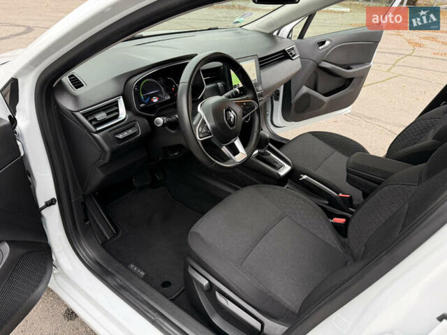 Белый Рено Клио, объемом двигателя 1.6 л и пробегом 167 тыс. км за 15399 $, фото 49 на Automoto.ua