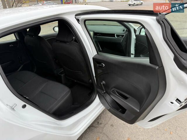 Белый Рено Клио, объемом двигателя 1.6 л и пробегом 167 тыс. км за 15399 $, фото 45 на Automoto.ua