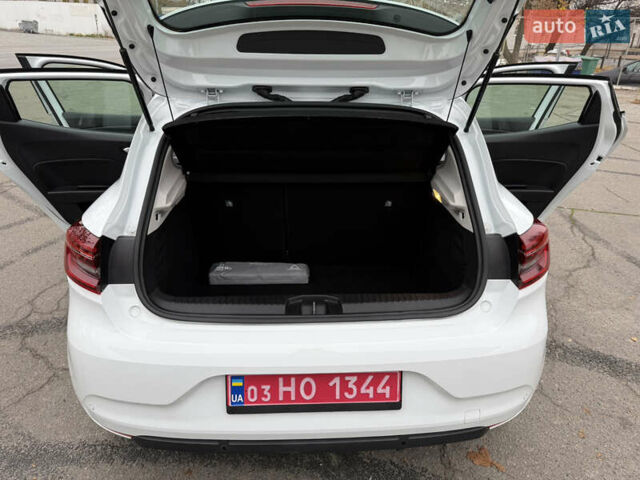 Белый Рено Клио, объемом двигателя 1.6 л и пробегом 167 тыс. км за 15399 $, фото 70 на Automoto.ua