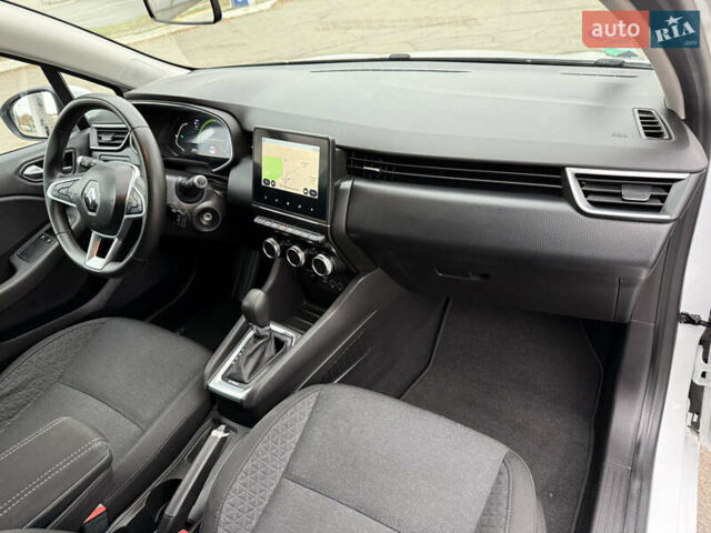 Белый Рено Клио, объемом двигателя 1.6 л и пробегом 167 тыс. км за 15399 $, фото 2 на Automoto.ua