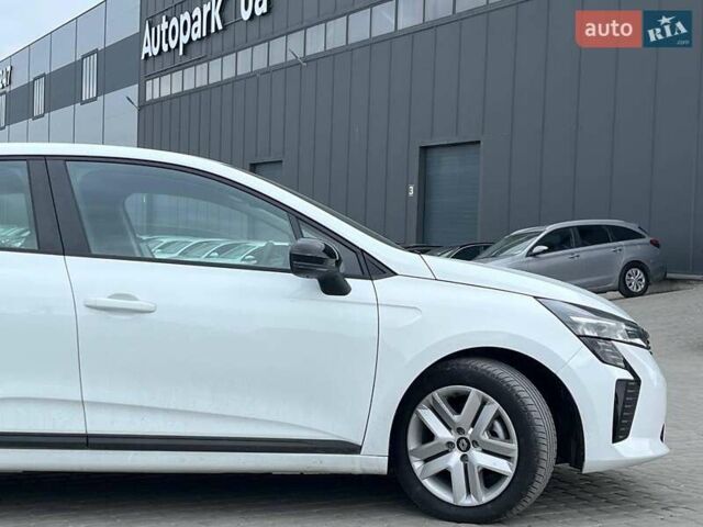 Белый Рено Клио, объемом двигателя 1.6 л и пробегом 8 тыс. км за 19990 $, фото 4 на Automoto.ua