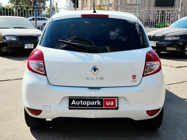 Белый Рено Клио, объемом двигателя 1.5 л и пробегом 194 тыс. км за 4990 $, фото 5 на Automoto.ua