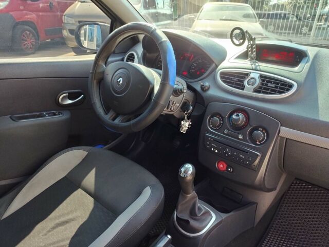 Белый Рено Клио, объемом двигателя 1.5 л и пробегом 194 тыс. км за 4990 $, фото 22 на Automoto.ua