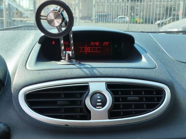 Белый Рено Клио, объемом двигателя 1.5 л и пробегом 194 тыс. км за 4990 $, фото 21 на Automoto.ua