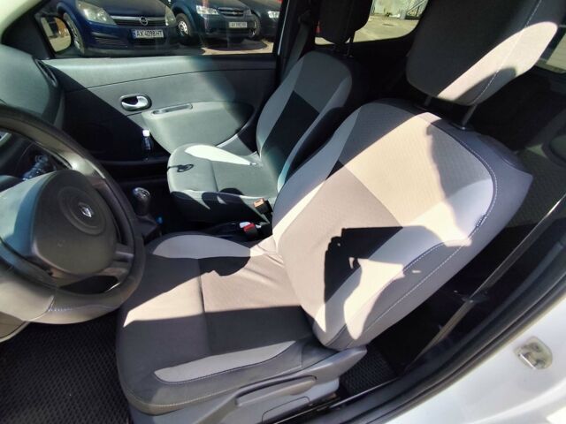 Белый Рено Клио, объемом двигателя 1.5 л и пробегом 194 тыс. км за 4990 $, фото 16 на Automoto.ua