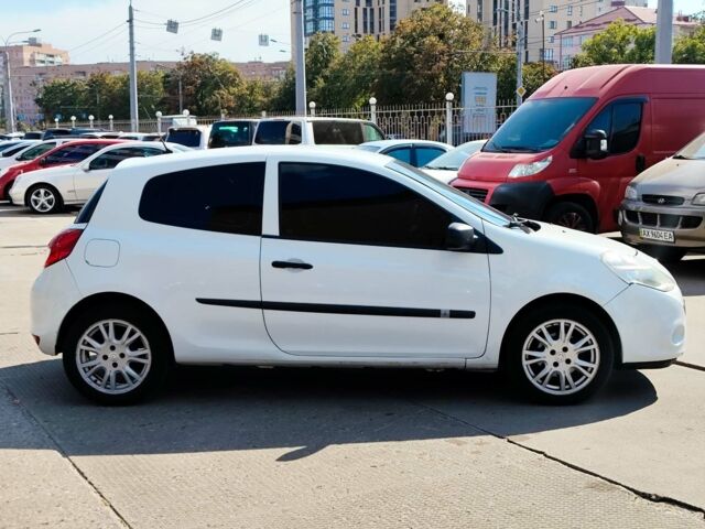 Белый Рено Клио, объемом двигателя 1.5 л и пробегом 194 тыс. км за 4990 $, фото 7 на Automoto.ua