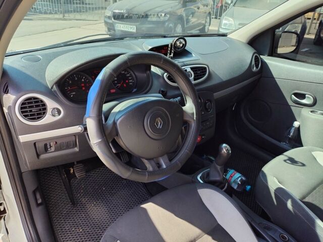 Белый Рено Клио, объемом двигателя 1.5 л и пробегом 194 тыс. км за 4990 $, фото 15 на Automoto.ua