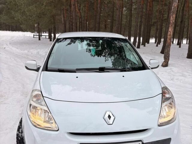 Білий Рено Кліо, об'ємом двигуна 1.1 л та пробігом 200 тис. км за 3800 $, фото 4 на Automoto.ua