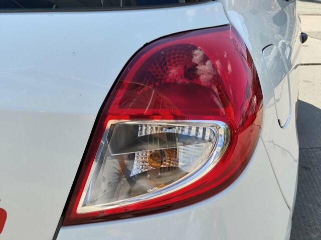 Белый Рено Клио, объемом двигателя 1.5 л и пробегом 194 тыс. км за 4990 $, фото 9 на Automoto.ua