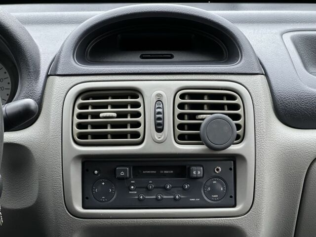 Белый Рено Клио, объемом двигателя 1.4 л и пробегом 346 тыс. км за 2450 $, фото 15 на Automoto.ua