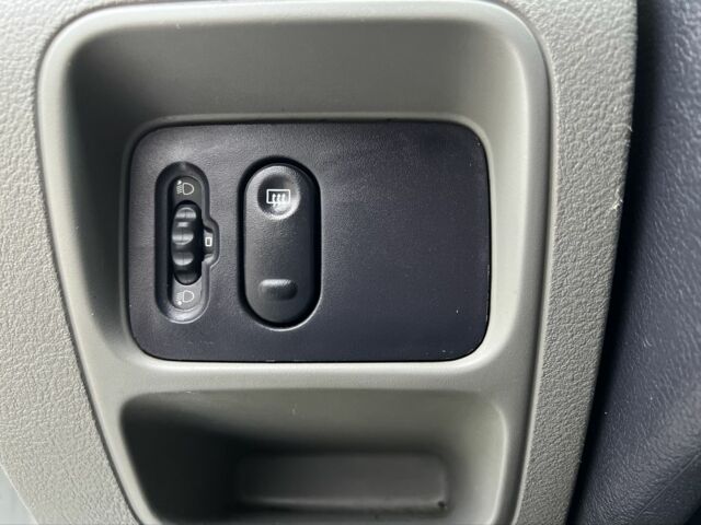 Белый Рено Клио, объемом двигателя 1.4 л и пробегом 346 тыс. км за 2450 $, фото 18 на Automoto.ua