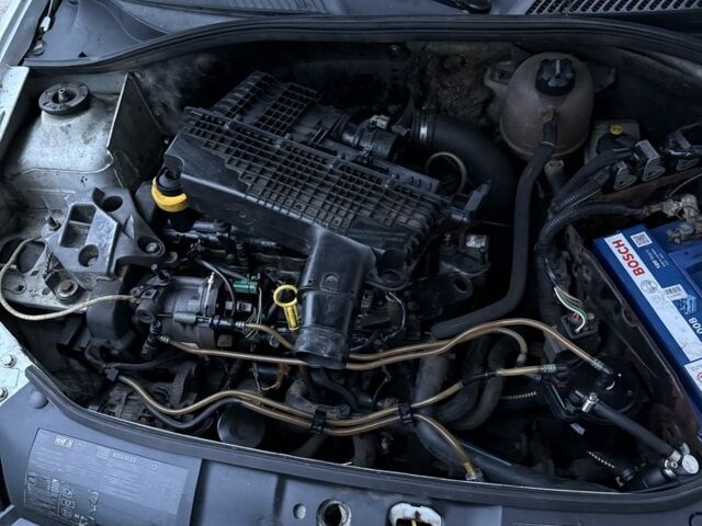 Белый Рено Клио, объемом двигателя 1.5 л и пробегом 200 тыс. км за 550 $, фото 5 на Automoto.ua