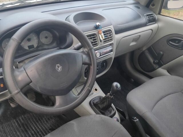 Білий Рено Кліо, об'ємом двигуна 1.4 л та пробігом 280 тис. км за 2600 $, фото 3 на Automoto.ua