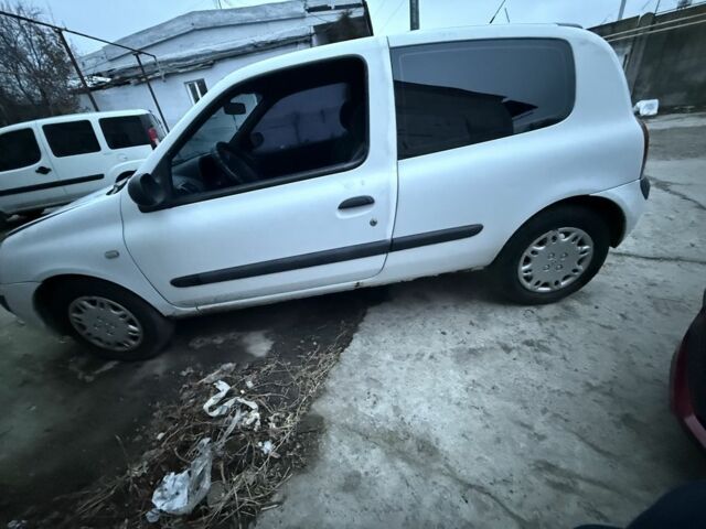 Белый Рено Клио, объемом двигателя 1.5 л и пробегом 200 тыс. км за 550 $, фото 3 на Automoto.ua