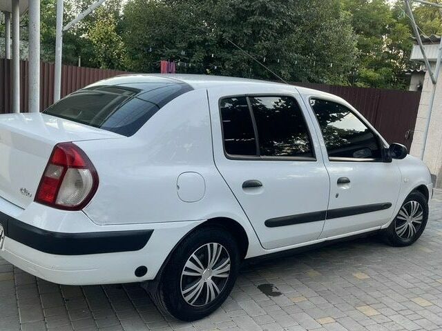 Белый Рено Клио, объемом двигателя 1.4 л и пробегом 200 тыс. км за 3200 $, фото 7 на Automoto.ua