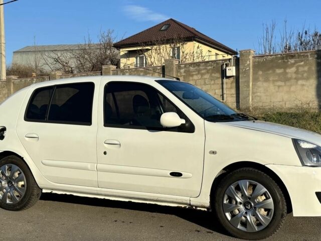Белый Рено Клио, объемом двигателя 0 л и пробегом 221 тыс. км за 2900 $, фото 5 на Automoto.ua