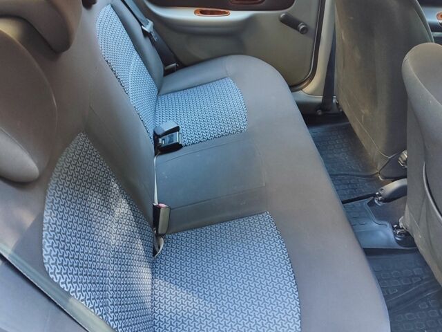 Белый Рено Клио, объемом двигателя 1.4 л и пробегом 176 тыс. км за 2800 $, фото 7 на Automoto.ua