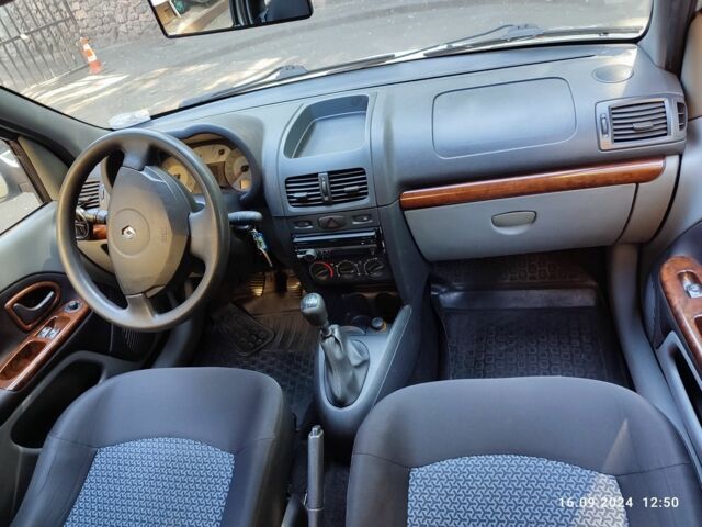 Белый Рено Клио, объемом двигателя 1.4 л и пробегом 176 тыс. км за 2800 $, фото 6 на Automoto.ua