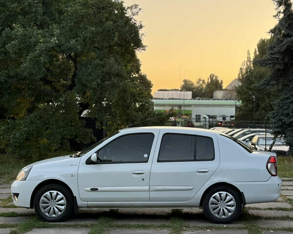 Білий Рено Кліо, об'ємом двигуна 1.39 л та пробігом 250 тис. км за 3400 $, фото 6 на Automoto.ua
