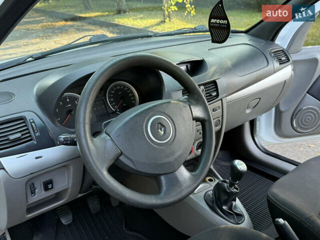 Белый Рено Клио, объемом двигателя 1.4 л и пробегом 225 тыс. км за 3350 $, фото 15 на Automoto.ua