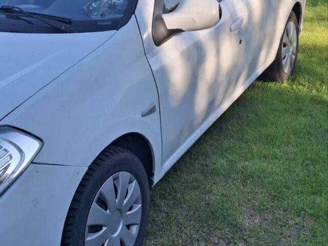 Білий Рено Кліо, об'ємом двигуна 1.4 л та пробігом 400 тис. км за 3500 $, фото 4 на Automoto.ua