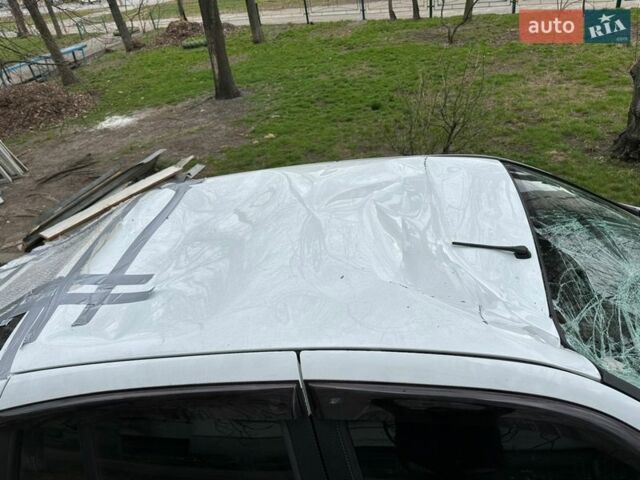 Білий Рено Кліо, об'ємом двигуна 1.39 л та пробігом 243 тис. км за 1500 $, фото 6 на Automoto.ua