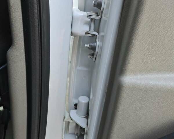 Білий Рено Кліо, об'ємом двигуна 1.46 л та пробігом 198 тис. км за 5500 $, фото 9 на Automoto.ua