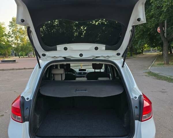 Білий Рено Кліо, об'ємом двигуна 1.46 л та пробігом 198 тис. км за 5500 $, фото 7 на Automoto.ua