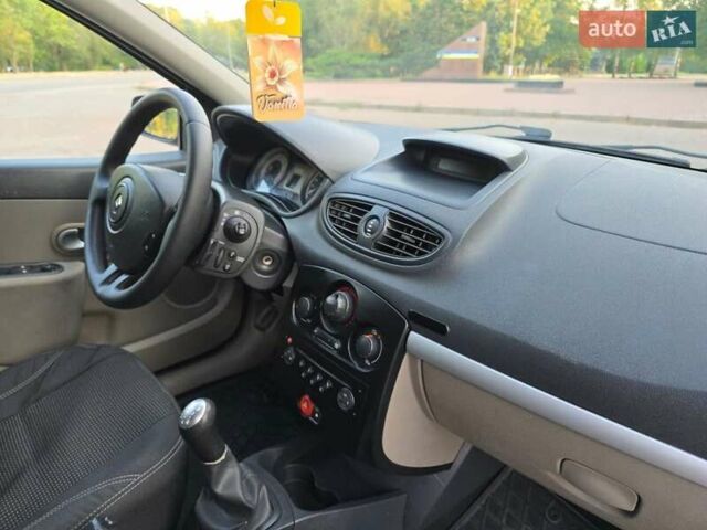 Білий Рено Кліо, об'ємом двигуна 1.46 л та пробігом 198 тис. км за 5500 $, фото 15 на Automoto.ua