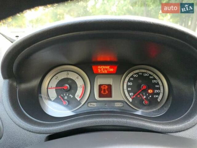 Білий Рено Кліо, об'ємом двигуна 1.46 л та пробігом 198 тис. км за 5500 $, фото 19 на Automoto.ua