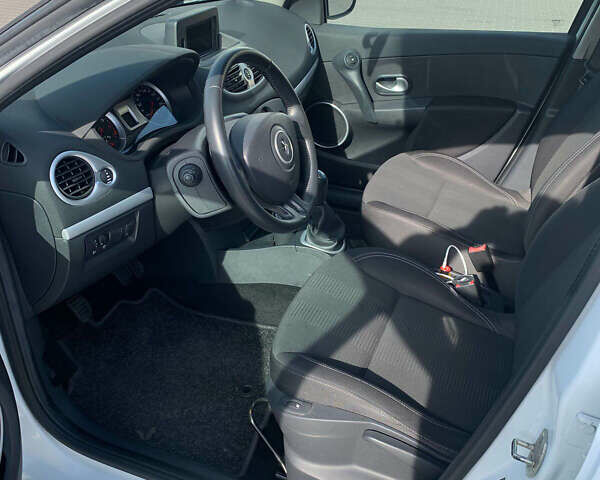 Білий Рено Кліо, об'ємом двигуна 1.15 л та пробігом 155 тис. км за 5200 $, фото 20 на Automoto.ua