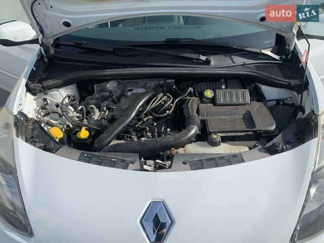 Білий Рено Кліо, об'ємом двигуна 1.15 л та пробігом 155 тис. км за 5200 $, фото 15 на Automoto.ua