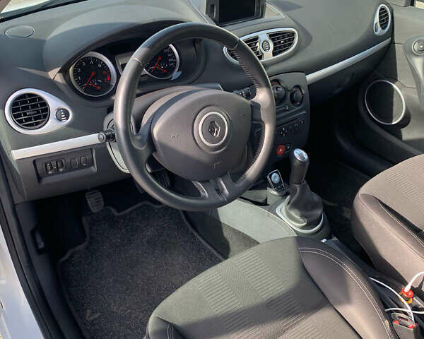 Білий Рено Кліо, об'ємом двигуна 1.15 л та пробігом 155 тис. км за 5200 $, фото 10 на Automoto.ua