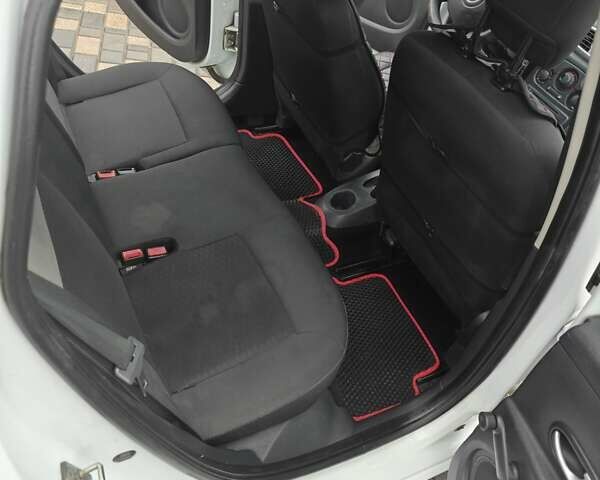 Білий Рено Кліо, об'ємом двигуна 1.46 л та пробігом 240 тис. км за 5300 $, фото 27 на Automoto.ua