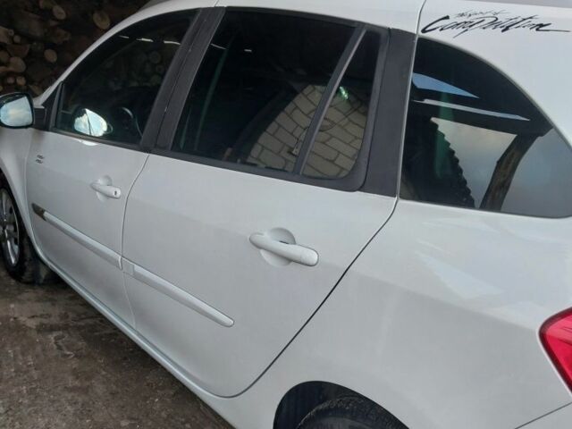 Білий Рено Кліо, об'ємом двигуна 1.5 л та пробігом 250 тис. км за 6100 $, фото 1 на Automoto.ua