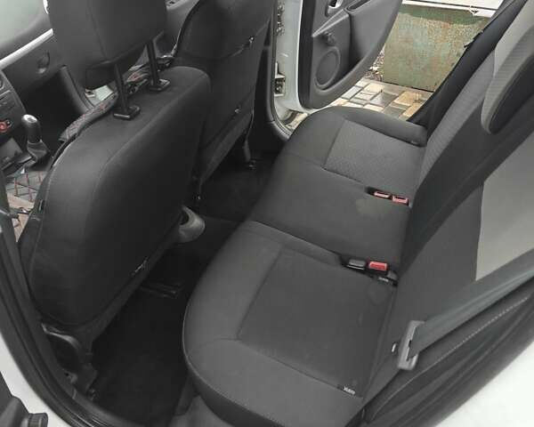 Білий Рено Кліо, об'ємом двигуна 1.46 л та пробігом 240 тис. км за 5300 $, фото 18 на Automoto.ua