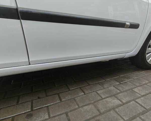 Білий Рено Кліо, об'ємом двигуна 1.46 л та пробігом 240 тис. км за 5300 $, фото 9 на Automoto.ua