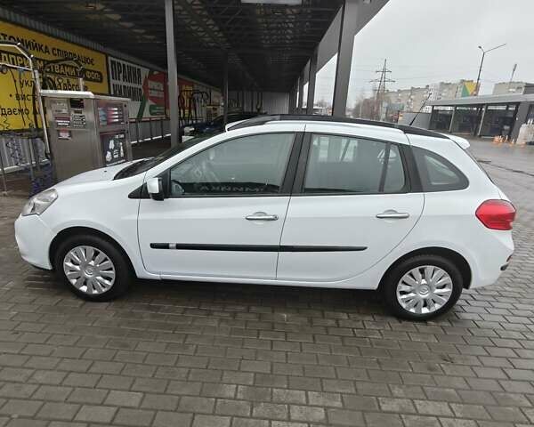 Білий Рено Кліо, об'ємом двигуна 1.46 л та пробігом 240 тис. км за 5300 $, фото 3 на Automoto.ua